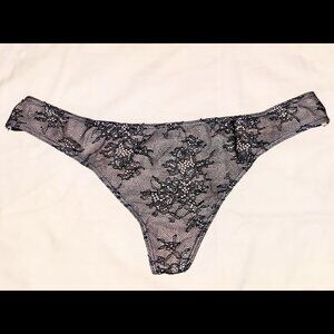 NWOT Victoria's Secret Very Sexy Size M Black Chantilly Lace Strappy V-String